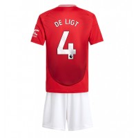 Camiseta Manchester United Matthijs de Ligt #4 Primera Equipación Replica 2024-25 para niños mangas cortas (+ Pantalones cortos)